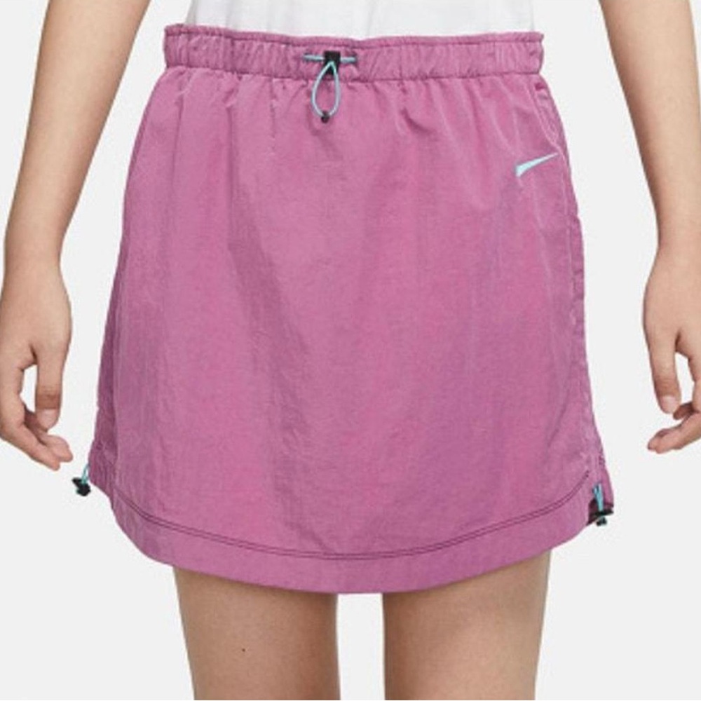 Nike women skirt! NWT!